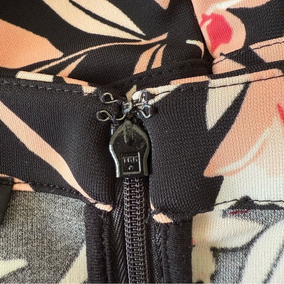 Talbots Sleeveless Floral Ruffle Hem Dress Back Zip Stretch Black Pink Sz 10P - Picture 8 of 10